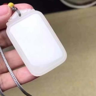 羊脂白玉是什么?揭秘和田玉中的顶级材质